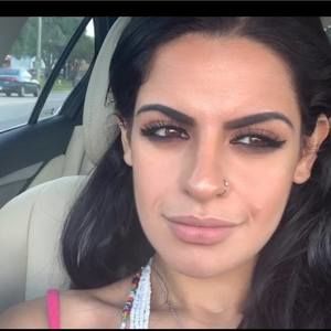 Meet your Posher, Daniela